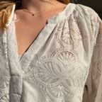 Blouse courte ajourée blanche Ornella 