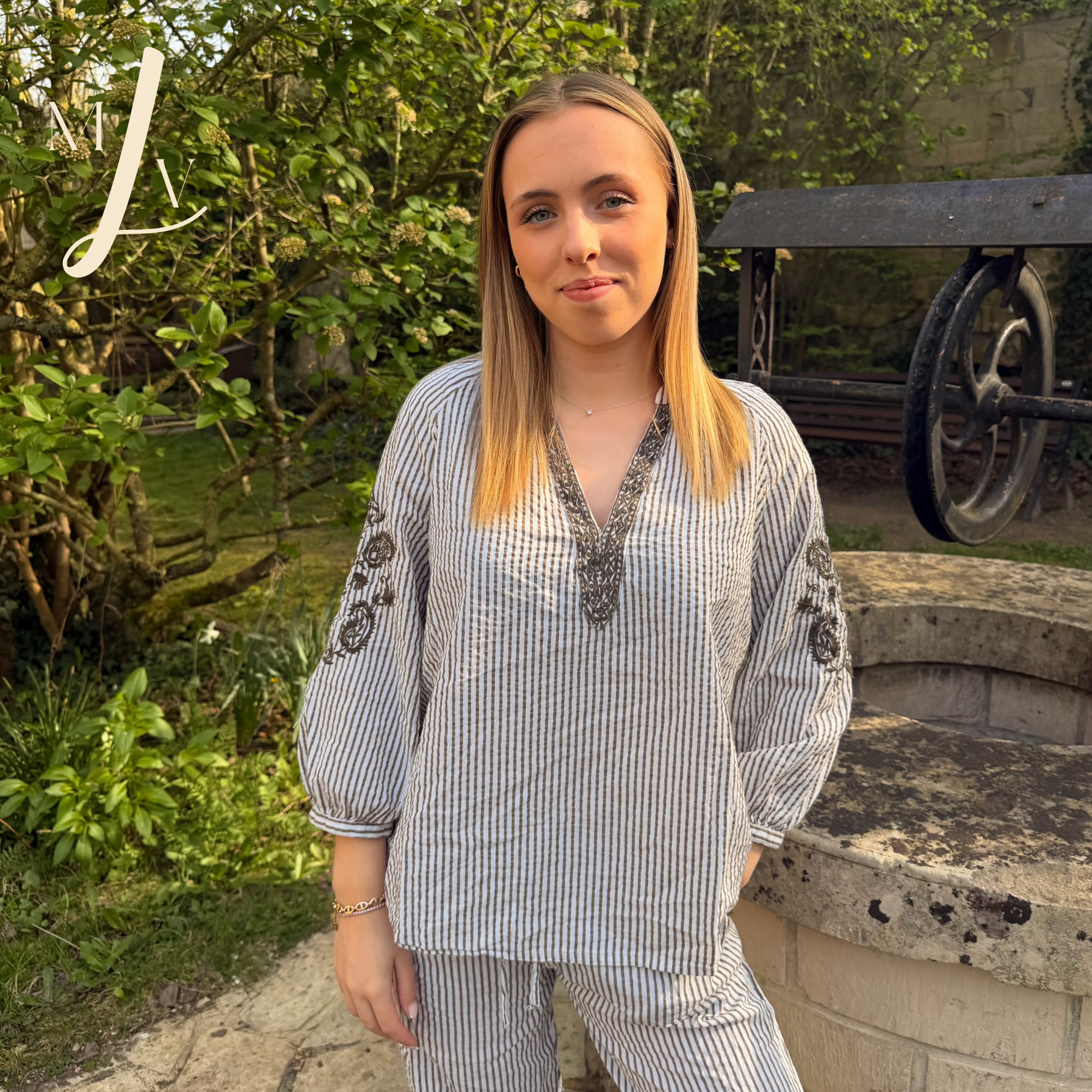 Blouse courte brodée Alma Esprit hippie chic