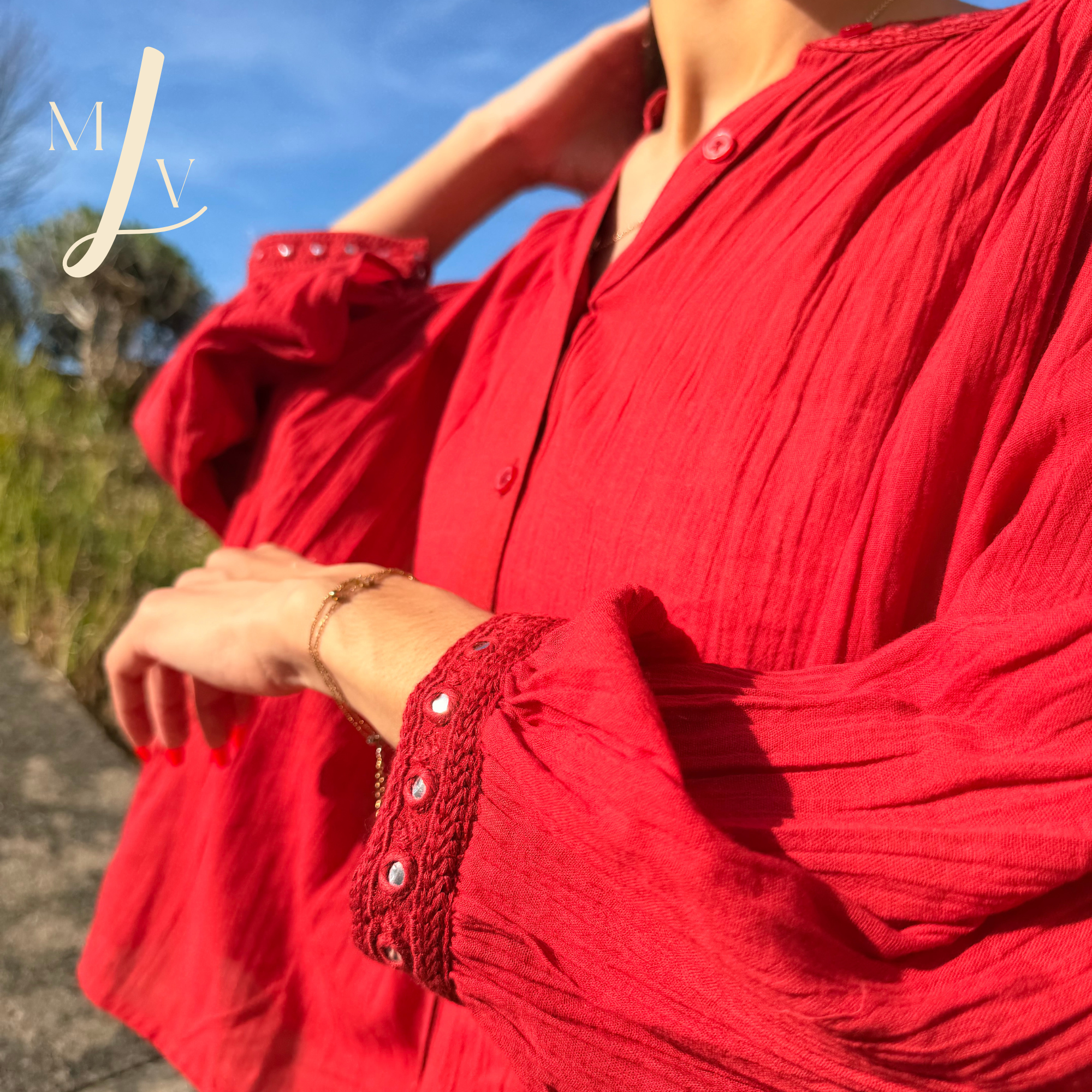 Blouse en voile de coton brodée col Mahéna 